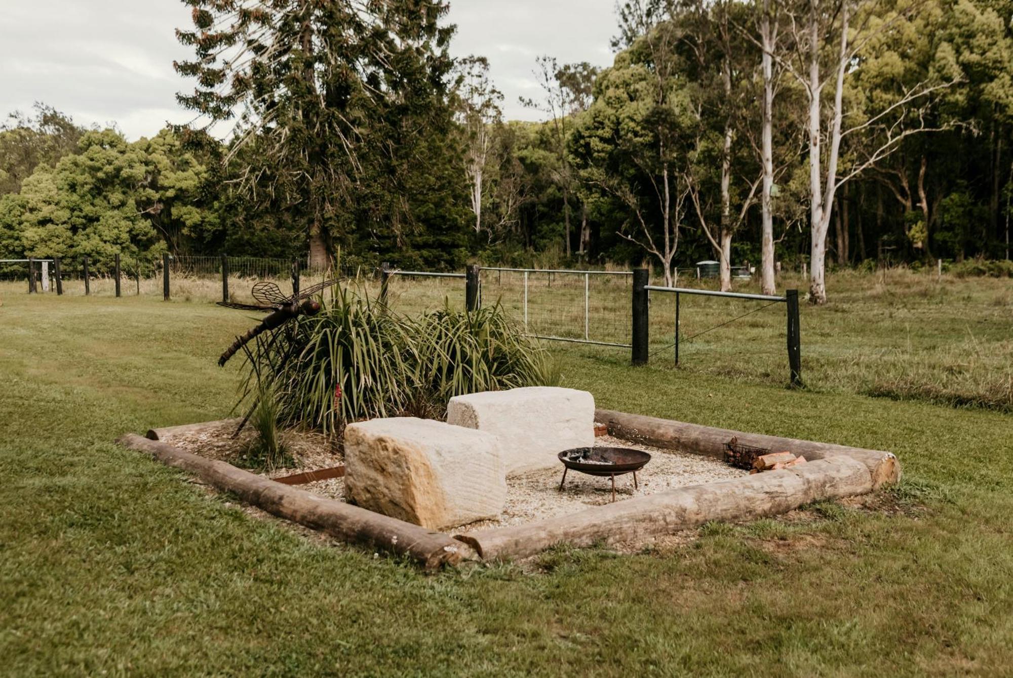 Contained In Nimbin Accommodation Exterior photo